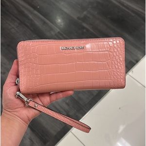 Michael Kors Jet Set Travel Leather MK Continental Wristlet wallet Primrose